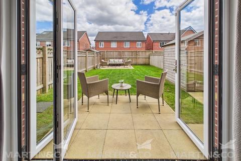 3 bedroom semi-detached house for sale, Shield Close , Hatfield