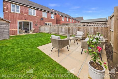 3 bedroom semi-detached house for sale, Shield Close , Hatfield