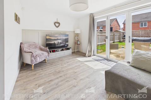 3 bedroom semi-detached house for sale, Shield Close , Hatfield