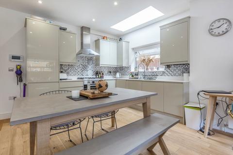 2 bedroom flat for sale, Derwentwater Road, London W3