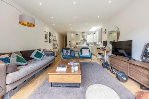 2 bedroom flat for sale, Derwentwater Road, London W3