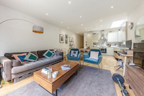 2 bedroom flat for sale, Derwentwater Road, London W3