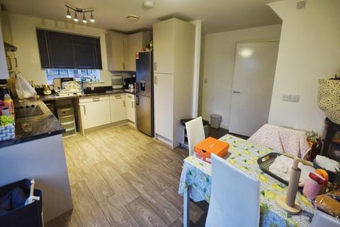 3 bedroom detached house to rent, New Bernard Street, Hanley