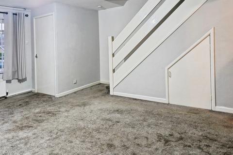 3 bedroom terraced house to rent, The Poplars, Leeds LS20