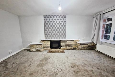3 bedroom terraced house to rent, The Poplars, Leeds LS20
