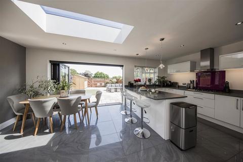3 bedroom detached bungalow for sale, London Road, Sevenoaks TN13