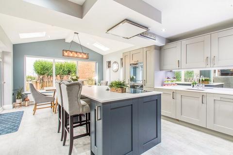 4 bedroom detached house for sale, Longwood Road, Tingley, Wakefield, WF3