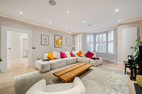 3 bedroom flat to rent, Queens Road, Richmond, TW10