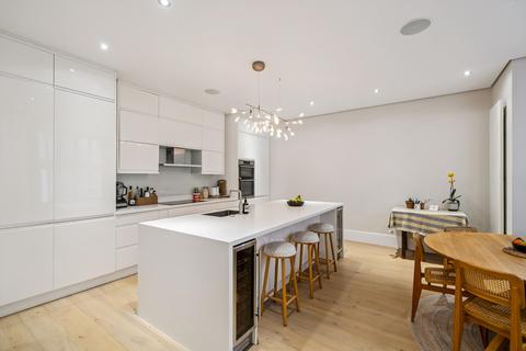 3 bedroom flat to rent, Queens Road, Richmond, TW10