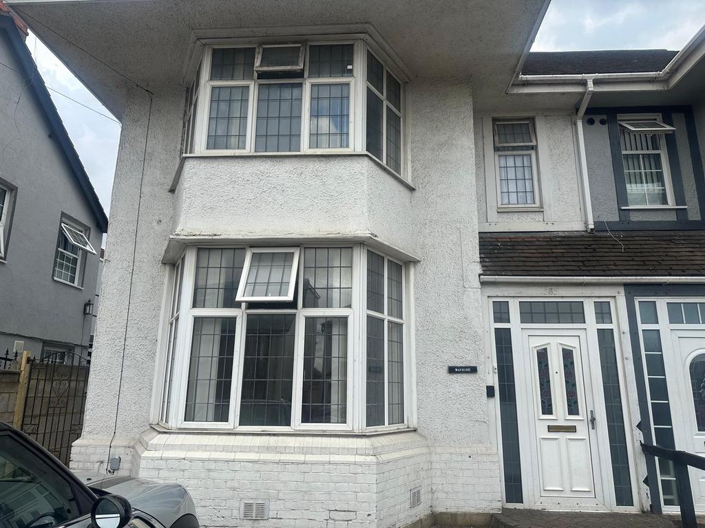 Large 4 bedroom house to rent