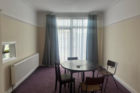 undefined, Luton LU4