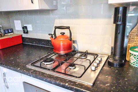 3 bedroom end of terrace house for sale, Moore Crescent, Aylesbury