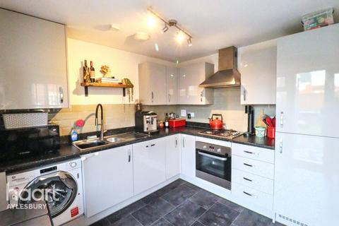 3 bedroom end of terrace house for sale, Moore Crescent, Aylesbury