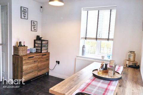 3 bedroom end of terrace house for sale, Moore Crescent, Aylesbury