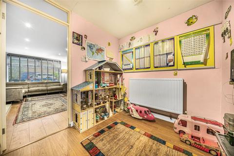 3 bedroom terraced house for sale, Highclere Gardens, Woking GU21