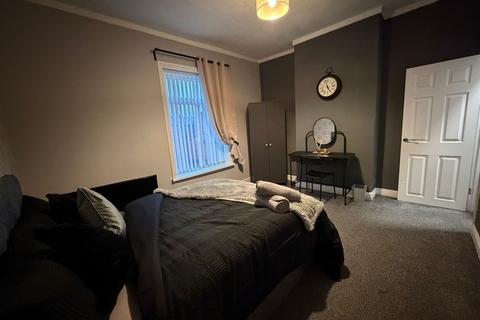 3 bedroom terraced house to rent, Cobden Street, Manchester M9