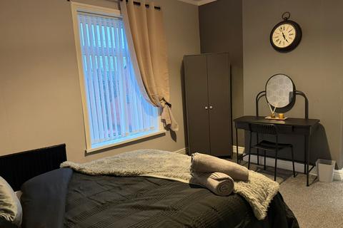 3 bedroom terraced house to rent, Cobden Street, Manchester M9