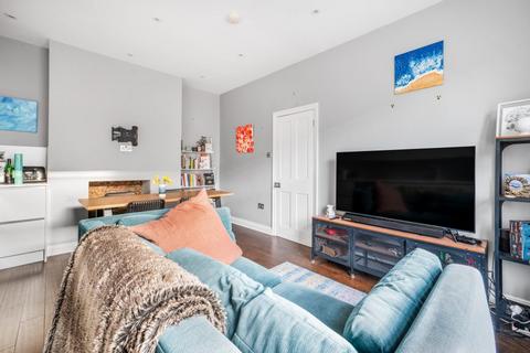 2 bedroom flat to rent, Bedford Hill, London SW12