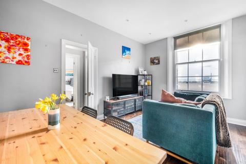 2 bedroom flat to rent, Bedford Hill, London SW12