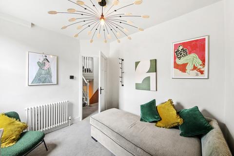 3 bedroom apartment to rent, Leighton Gardens, London, NW10