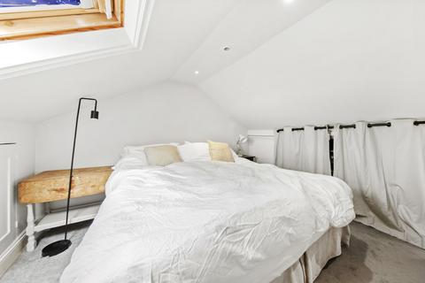 3 bedroom apartment to rent, Leighton Gardens, London, NW10