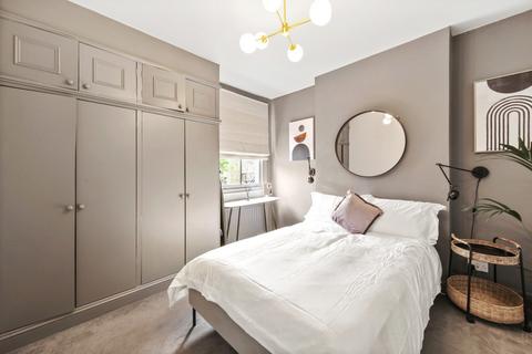 3 bedroom apartment to rent, Leighton Gardens, London, NW10