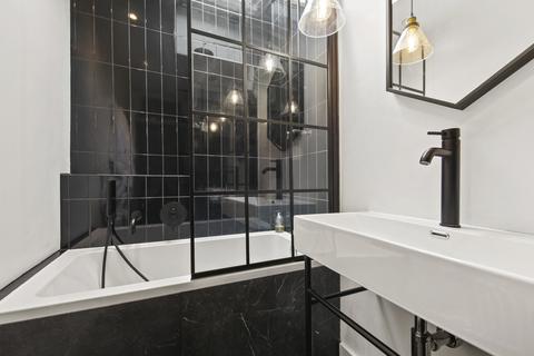 3 bedroom apartment to rent, Leighton Gardens, London, NW10