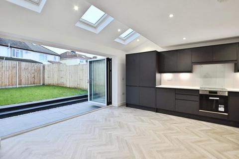 4 bedroom detached house to rent, King Georges Road, Bishopsworth