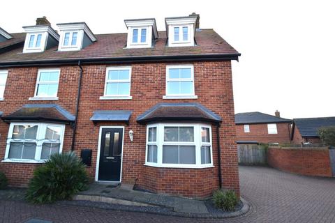 3 bedroom end of terrace house for sale, Sayer Crescent, Cromer NR27
