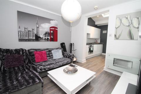 2 bedroom flat to rent, The Fairway, Palmers Green, London N13