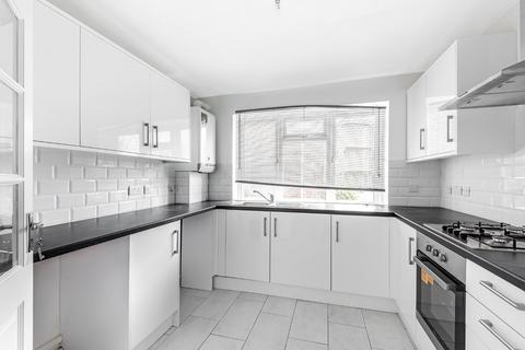 3 bedroom flat to rent, Bramley Hill, South Croydon, CR2
