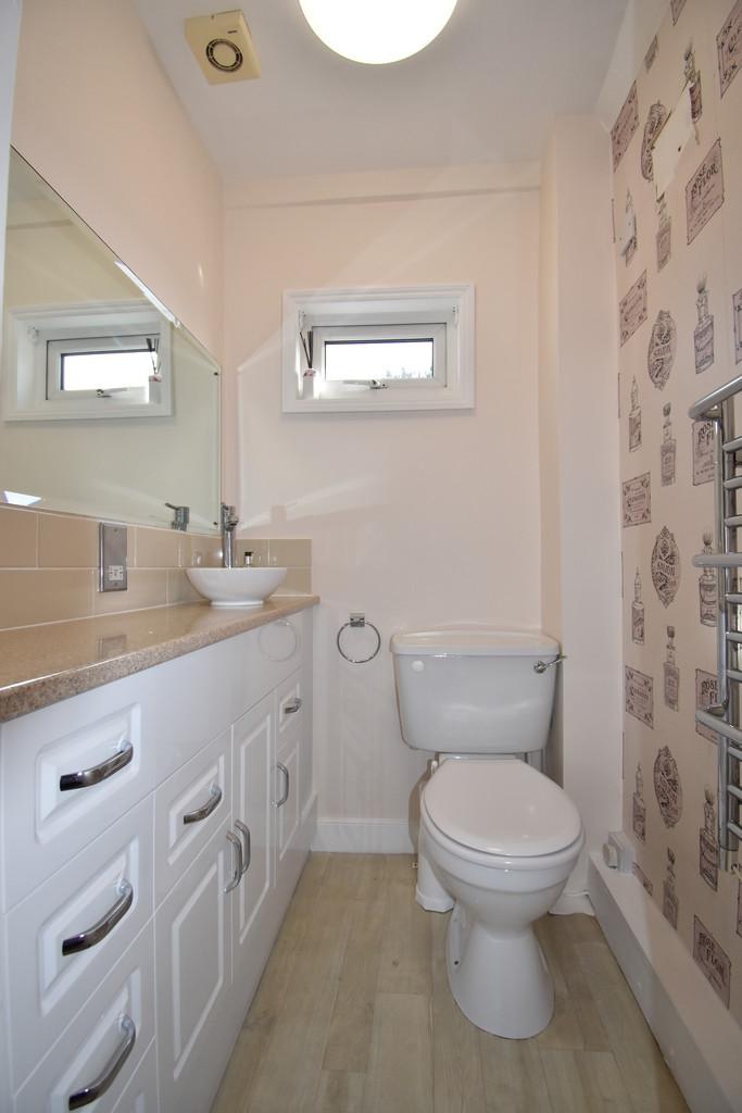 Second floor bedroom en-suite