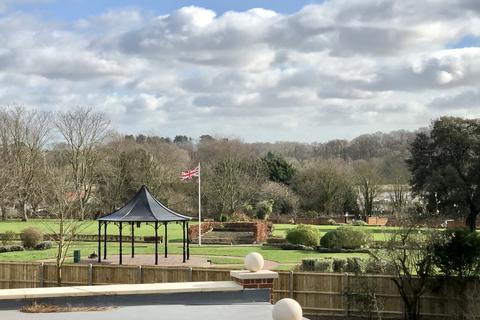 3 bedroom apartment for sale, Thoroughfare, Woodbridge