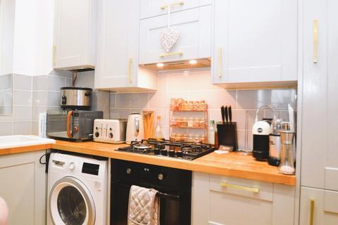 2 bedroom apartment to rent, Herbert Road, London