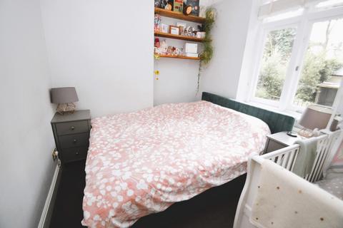 2 bedroom apartment to rent, Herbert Road, London