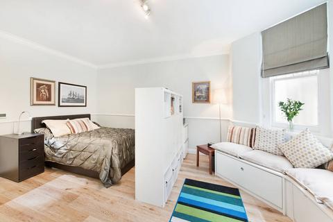 Studio to rent, Stanhope Gardens, South Kensington, London, SW7