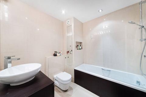 Studio to rent, Stanhope Gardens, South Kensington, London, SW7