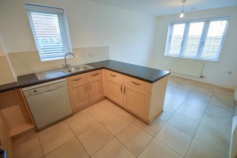 4 bedroom semi-detached house to rent, Delves Road, West Timperley