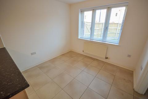 4 bedroom semi-detached house to rent, Delves Road, West Timperley