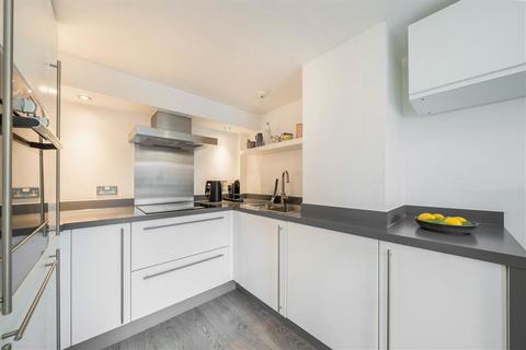 2 bedroom flat for sale, Cadogan Road, London SE18
