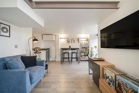 2 bedroom flat for sale, Cadogan Road, London SE18