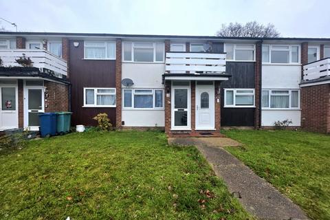 2 bedroom ground floor maisonette to rent, Stamford Close