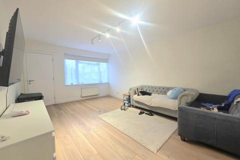 2 bedroom ground floor maisonette to rent, Stamford Close