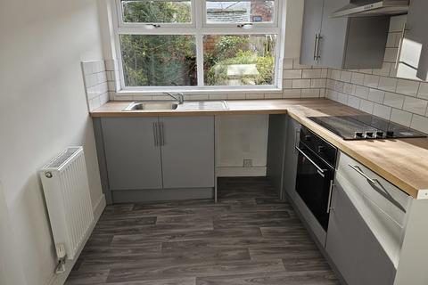 2 bedroom end of terrace house to rent, Edgecumbe Street, Hull