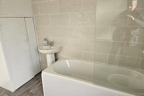 2 bedroom end of terrace house to rent, Edgecumbe Street, Hull