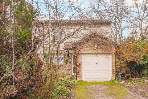4 bedroom house for sale, Abbott Close, Hampton TW12