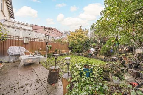 4 bedroom house for sale, Abbott Close, Hampton TW12