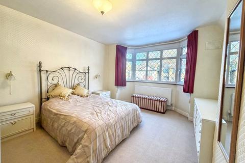 3 bedroom semi-detached house for sale, Mead Way, Coulsdon CR5