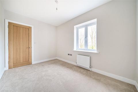 4 bedroom detached house to rent, Chase Road, Lindford, Bordon, Hampshire, GU35