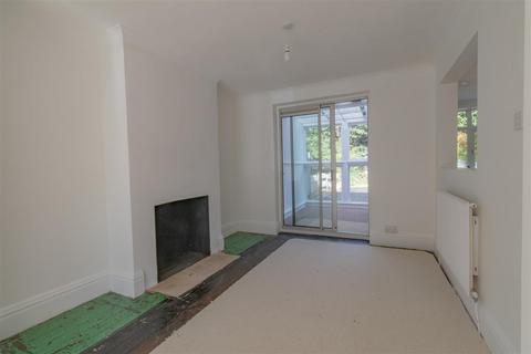 3 bedroom semi-detached house to rent, New Barn Lane, Cheltenham